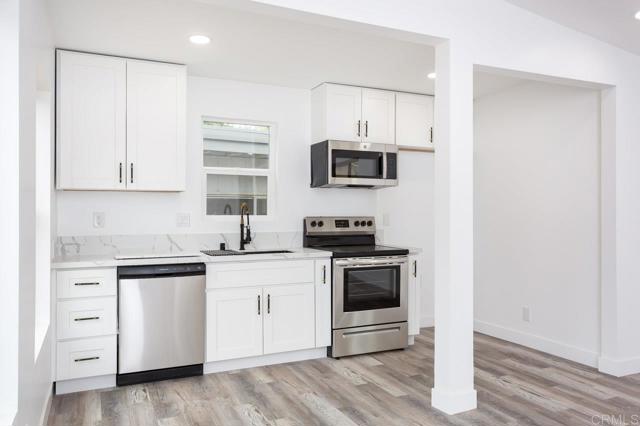 12049 Coping Place, Lakeside CA: https://media.crmls.org/mediaz/52b0ac1b-73ed-44e8-99df-2ee0ce9db299.jpg