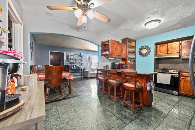 124 E View St, Fallbrook CA: https://media.crmls.org/mediaz/52b0ce44-b5b0-43ea-b34c-91bfa0cc4b0f.jpg
