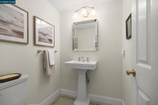 1020 Molad Ct, Concord CA: https://media.crmls.org/mediaz/52b0d3d4-935d-4622-870e-0a7878b354f6.jpg