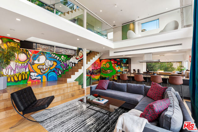 2738 Rinconia Drive, Los Angeles CA: https://media.crmls.org/mediaz/52b0f8cf-951b-4ddd-abc8-bf1147158fed.jpg