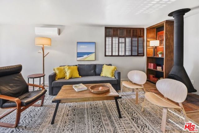 12784 Via Cortina, Del Mar CA: https://media.crmls.org/mediaz/52b10d05-509a-45cd-9f18-c09adfa3661b.jpg