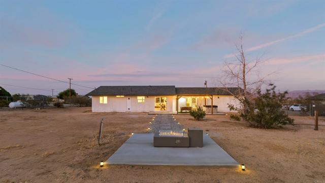 Detail Gallery Image 2 of 36 For 4758 Avenida La Mirada, Joshua Tree,  CA 92252 - 3 Beds | 2 Baths