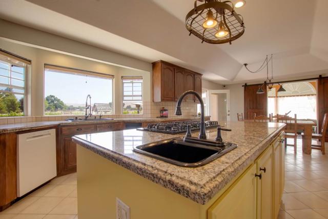 160 Tevis Trail, Hollister CA: https://media.crmls.org/mediaz/52b1d746-a5b4-4301-8cd0-fcefd6ec78fc.jpg