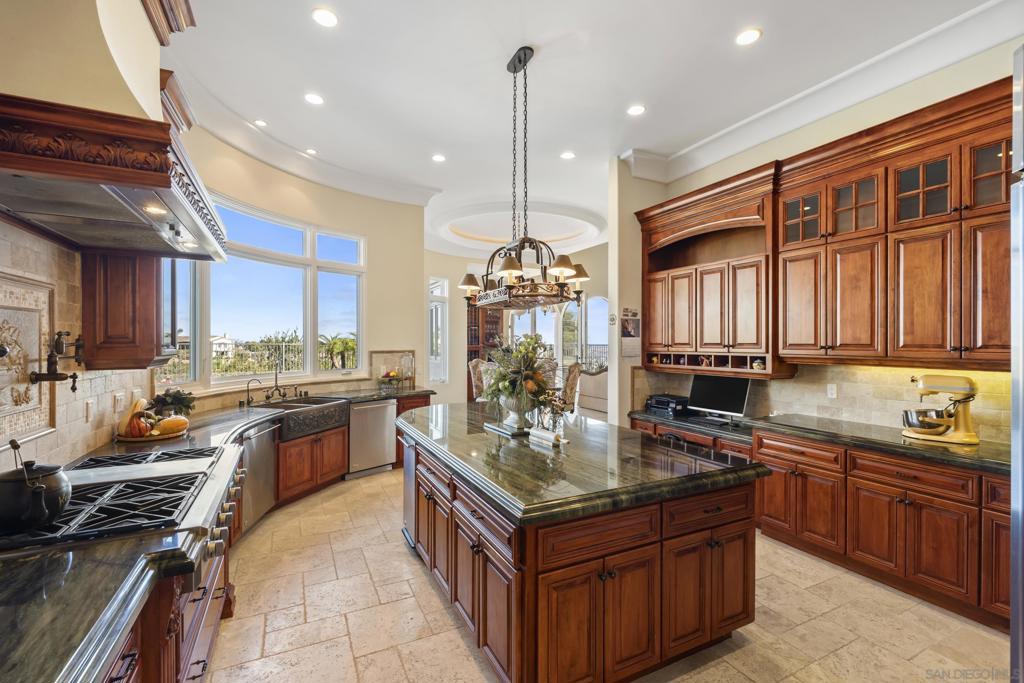 7020 El Fuerte St - photo 9