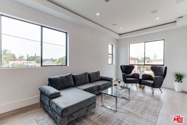 4830 1/2 W pickford Street, Los Angeles CA: https://media.crmls.org/mediaz/52b2aa60-621c-4004-aa2e-1db37e421342.jpg
