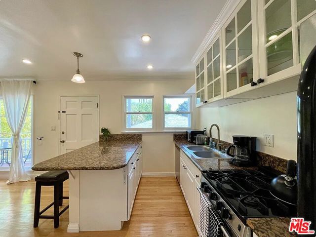 816 17th Street, Santa Monica CA: https://media.crmls.org/mediaz/52b2ffa6-05ef-4628-aa95-e9e478d93863.jpg