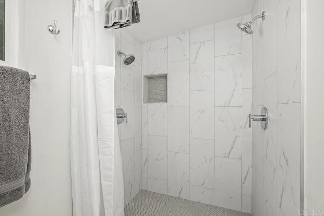 393 Date Avenue, Carlsbad CA: https://media.crmls.org/mediaz/52b3e3ec-3ad4-42e4-92be-8e5954f20aa6.jpg
