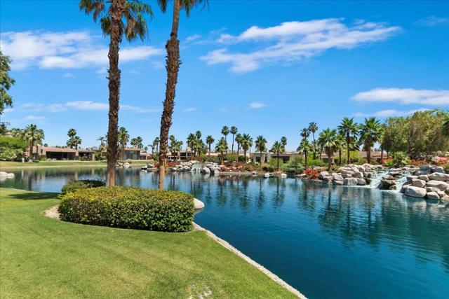 55830 Cherry Hills Drive, La Quinta CA: https://media.crmls.org/mediaz/52b4503f-fe8b-4a84-8502-c30e647f308f.jpg