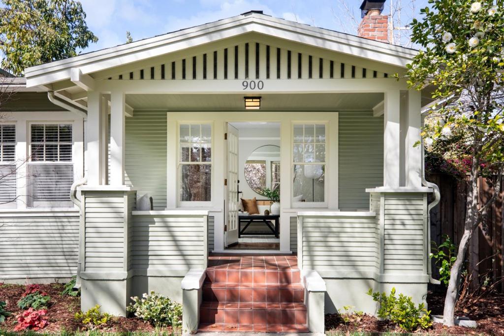900 College Avenue