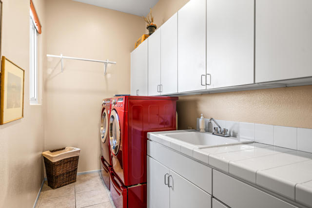 17 Corte Del Sol, Rancho Mirage CA: https://media.crmls.org/mediaz/52b4cf15-dda9-46cb-a7e7-c5fbb38a0d37.jpg
