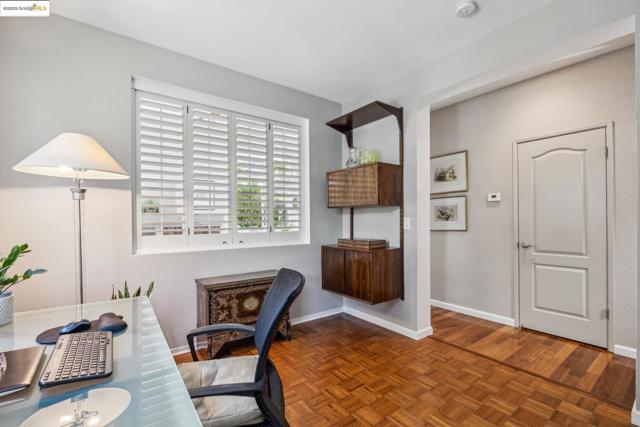 26 Farallon Ct, Richmond CA: https://media.crmls.org/mediaz/52b4d274-1edb-4ce5-b233-474a03ef88d4.jpg
