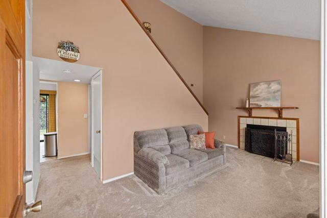 126 Cypress Lakes Court, Marina CA: https://media.crmls.org/mediaz/52b4d611-95cf-4d3d-8871-9c7c6640ef6a.jpg