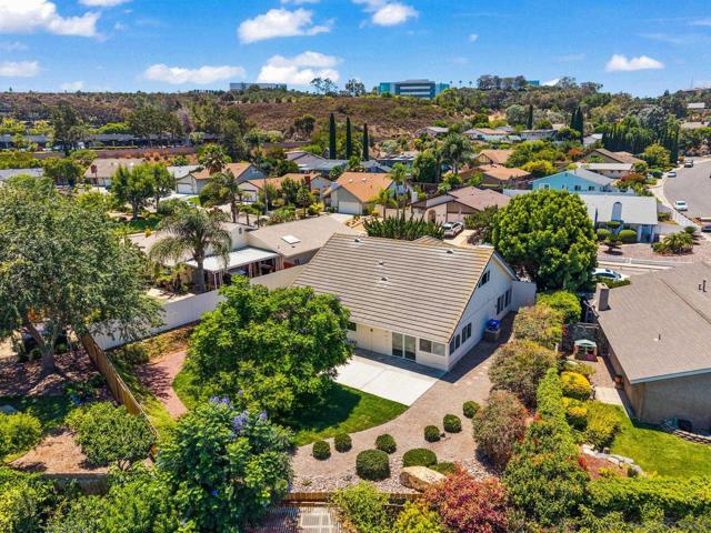 11412 Lucera Pl, San Diego CA: https://media.crmls.org/mediaz/52b54006-afe7-4d30-b1d4-5fb7d780f5f0.jpg