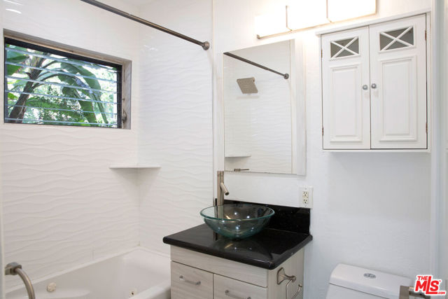1145 Larrabee Street, 10 photo 12