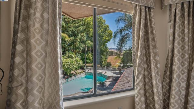 4478 Deer Ridge Road, Danville CA: https://media.crmls.org/mediaz/52b55dfb-4306-445c-adbe-52d9b28d3f92.jpg