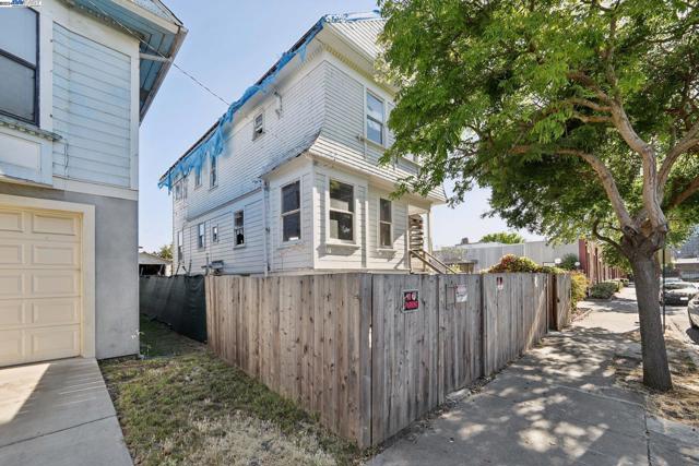 Image 13 of 48 For 1291 55th St