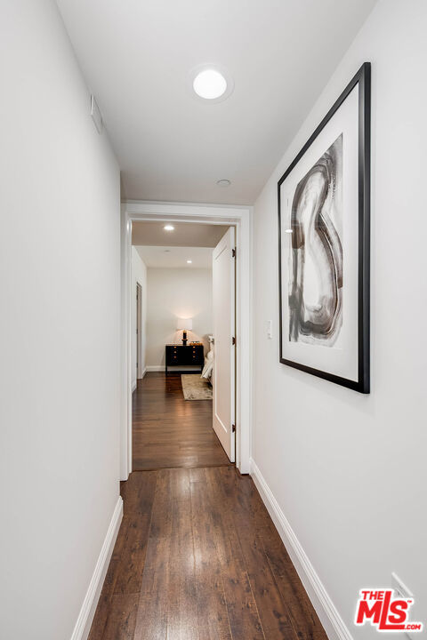11218 Camarillo Street, 406 photo 21