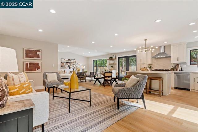 721 Sinnet Ct, Danville CA: https://media.crmls.org/mediaz/52b60a82-b806-4234-9c33-59a5167e97c4.jpg