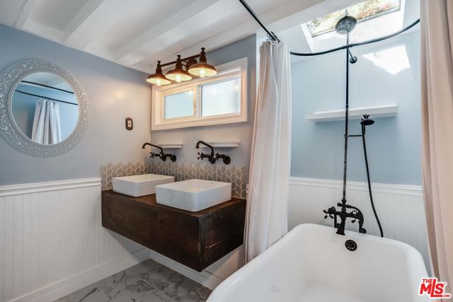 638 N Topanga Canyon Boulevard, Topanga CA: https://media.crmls.org/mediaz/52b651ef-b554-4394-91e6-3bc650f96eca.jpg