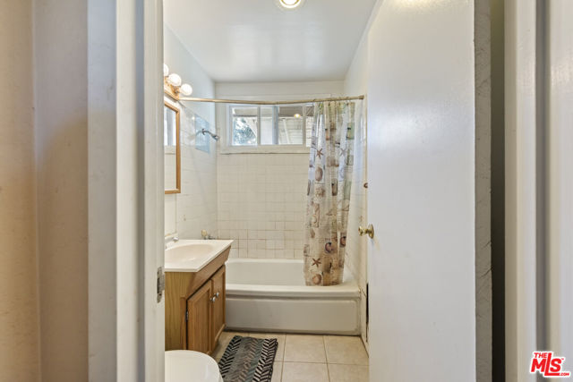 4119 Florence Street, Simi Valley CA: https://media.crmls.org/mediaz/52b68c5d-5c0d-46bc-84da-92009f8a8969.jpg