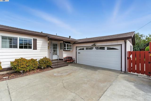 35458 Orleans Dr, Newark CA: https://media.crmls.org/mediaz/52b6b2c8-13c0-426f-8917-d5fcef1b3510.jpg