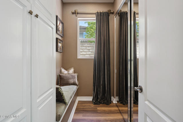 684 Noble Road, Simi Valley CA: https://media.crmls.org/mediaz/52b6d068-0c0e-4277-9628-be9a84394603.jpg