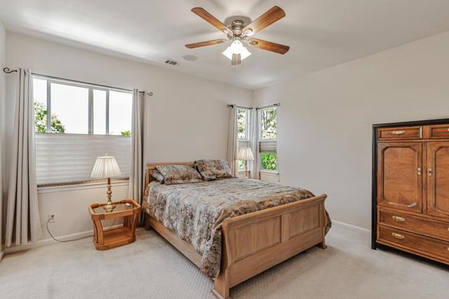 975 Oak Brook Way, Gilroy CA: https://media.crmls.org/mediaz/52b719e3-67b9-4e3a-8a03-92cb2f410e2e.jpg