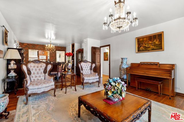 1186 Mcclellan Drive, Los Angeles CA: https://media.crmls.org/mediaz/52b73c23-bdee-460c-a9be-dadca4ac9fcb.jpg