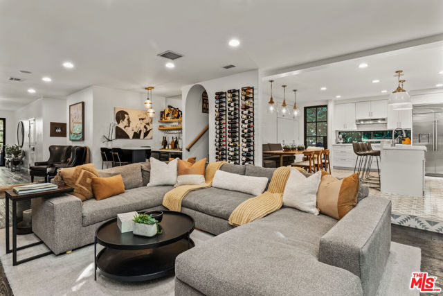 3159 Thatcher Avenue, Marina del Rey CA: https://media.crmls.org/mediaz/52b7ffa9-5f90-43cb-8f38-bdf5b44476e6.jpg