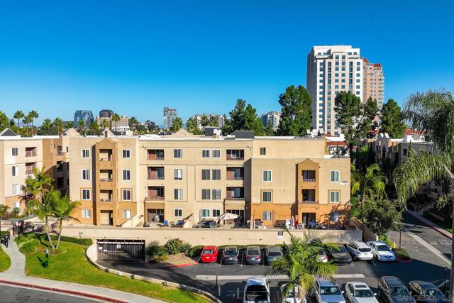 3550 Lebon Dr, San Diego CA: https://media.crmls.org/mediaz/52b80a51-98f8-4667-8fea-903159e4dbf6.jpg