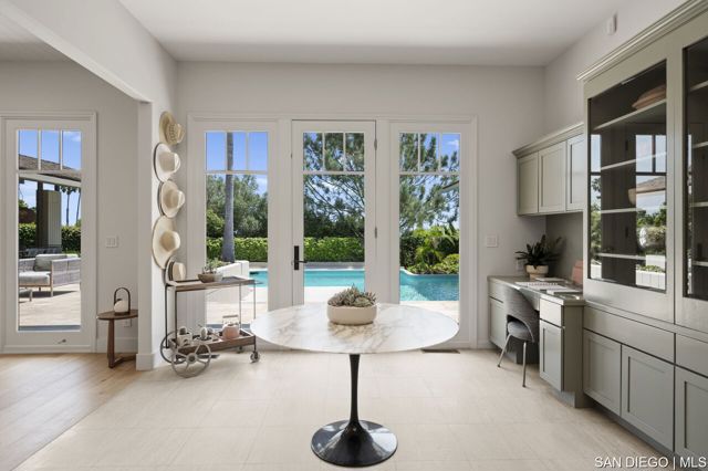 5931 Citadel CIR, La Jolla CA: https://media.crmls.org/mediaz/52b8478f-0cbe-4fd0-bd78-7556138fb823.jpg