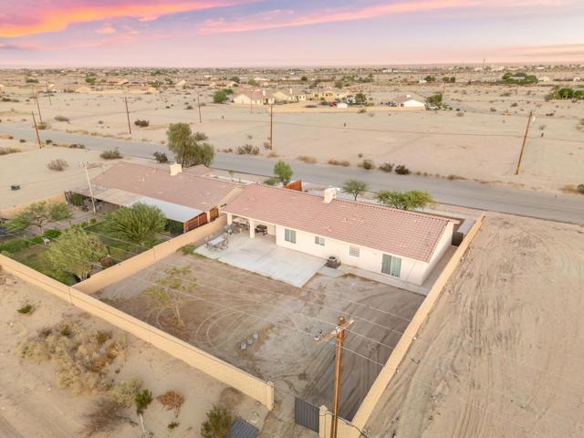 1492 N Marina Drive, Thermal CA: https://media.crmls.org/mediaz/52b8b525-86a6-4a81-a976-4a136b44dc1b.jpg