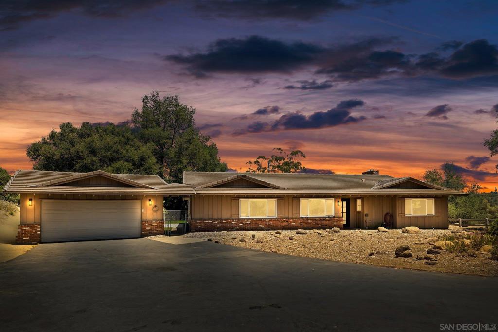 2686 Via Viejas