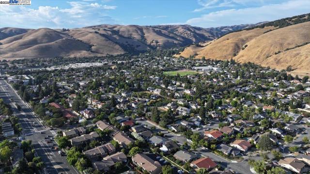93 Catania Cmn, Fremont CA: https://media.crmls.org/mediaz/52b91e84-d133-4c19-96c5-e1c60bd62083.jpg