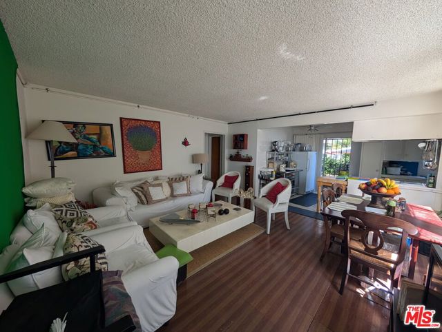 2120 Carmona Avenue, Los Angeles CA: https://media.crmls.org/mediaz/52b9673f-830c-4066-b46f-52110afc20d9.jpg