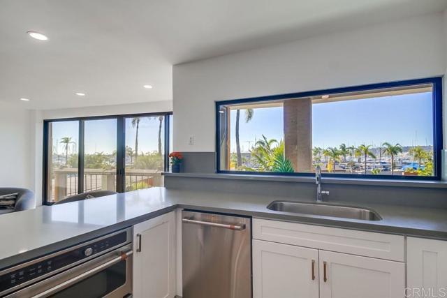 Detail Gallery Image 14 of 50 For 1150 Anchorage Ln #201,  San Diego,  CA 92106 - 2 Beds | 2 Baths