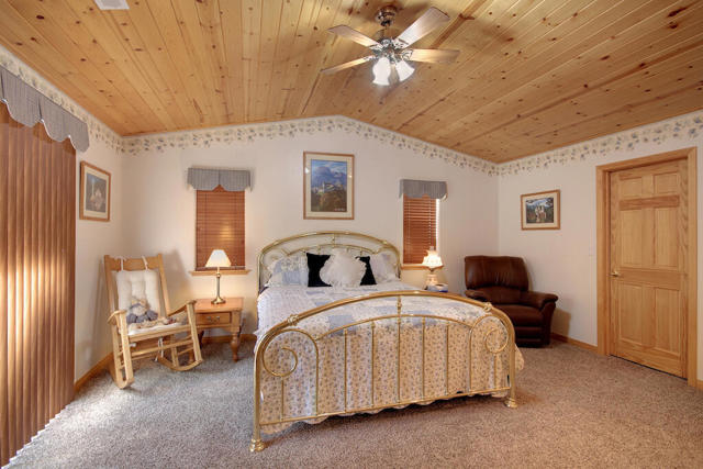 1769 Cascade Road, Big Bear CA: https://media.crmls.org/mediaz/52ba2039-851f-4950-9424-b13ecfc58b7a.jpg