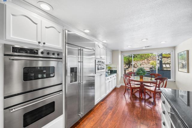 639 Canyon Crest Rd East, San Ramon CA: https://media.crmls.org/mediaz/52ba2868-86e6-4462-a9df-ff7d0efd68db.jpg