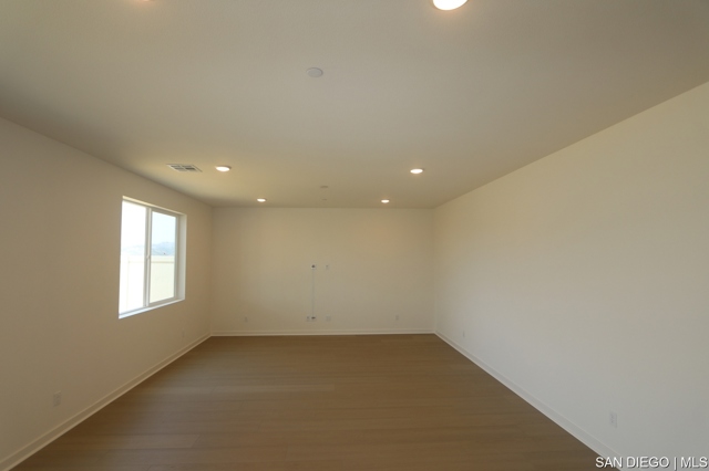 632 MEADOWOOD ST, Fallbrook CA: https://media.crmls.org/mediaz/52ba2c40-dc98-4693-a504-5682856cd0f9.jpg