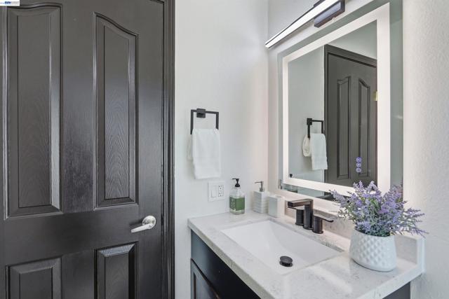 Image 31 of 39 For 4972 Minas Dr