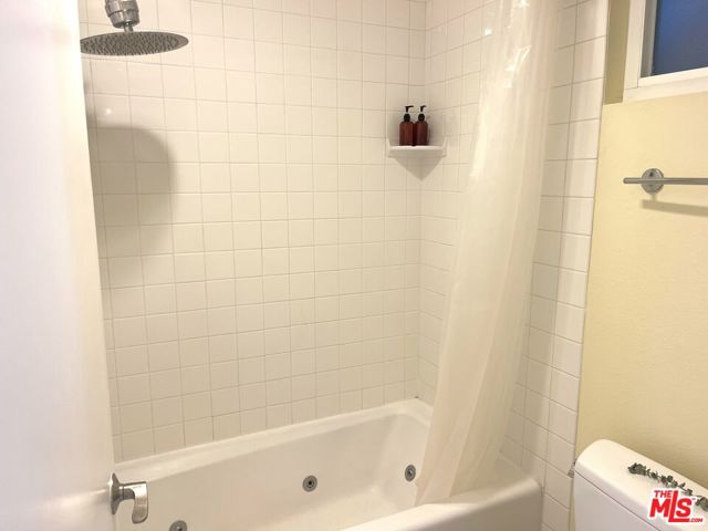 26668 Seagull Way, Malibu CA: https://media.crmls.org/mediaz/52bab262-23a5-40e5-862d-507c77476a02.jpg