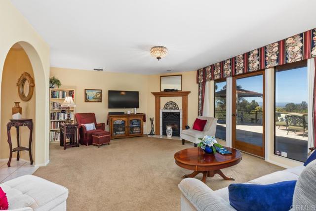 Detail Gallery Image 9 of 54 For 2394 Vista Grande, Vista,  CA 92084 - 3 Beds | 2/1 Baths
