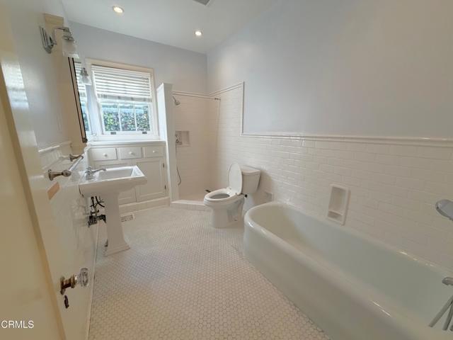 Detail Gallery Image 10 of 22 For 590 S Oakland #590,  Pasadena,  CA 91106 - 3 Beds | 2 Baths