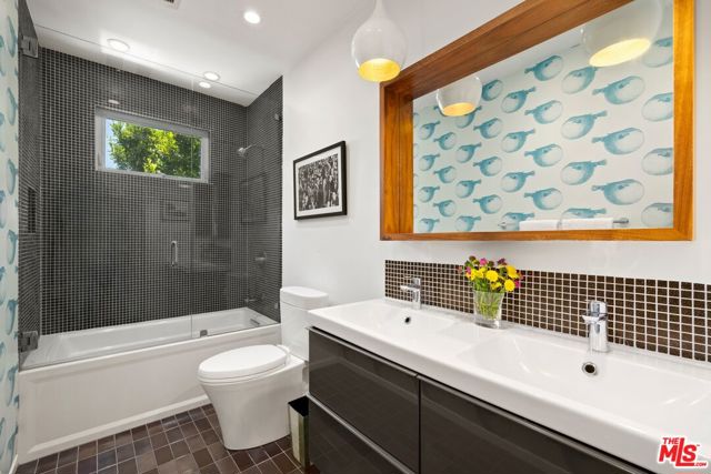 2509 Greenvalley Road, Los Angeles CA: https://media.crmls.org/mediaz/52bbdafa-da6a-4a43-8e3e-6a15f2f0cf2a.jpg