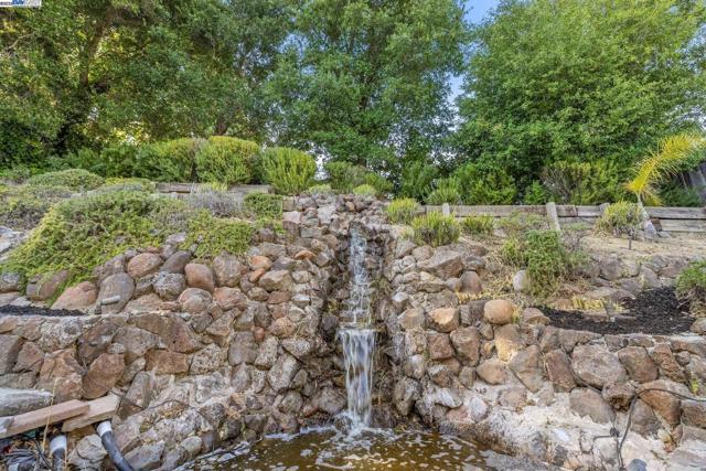 3134 Terry Ct, Castro Valley CA: https://media.crmls.org/mediaz/52bc7883-0462-4fd2-a536-9d6dc15ea783.jpg