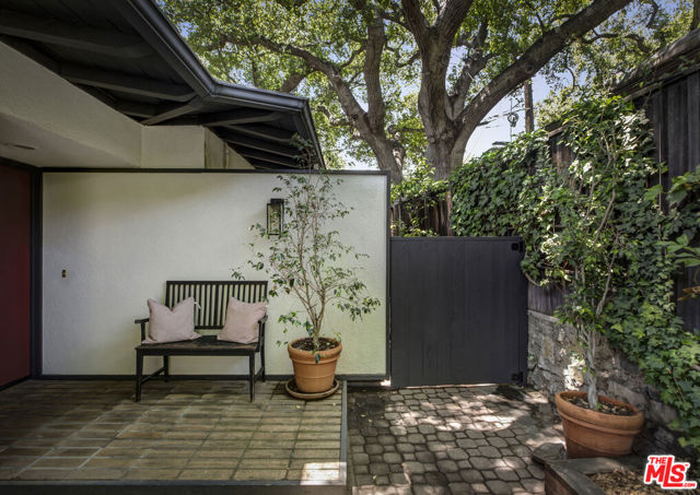 1943 Coolidge Avenue, Altadena CA: https://media.crmls.org/mediaz/52bc8170-afc5-429f-8923-e8526b9e79d1.jpg