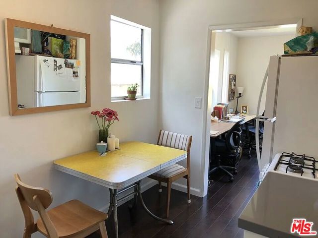 834 Laguna Avenue, Los Angeles CA: https://media.crmls.org/mediaz/52bcd9fb-f6eb-4aa5-87fd-a16501e335af.jpg