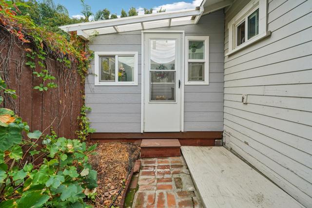 4151 Homewood Court, Riverside CA: https://media.crmls.org/mediaz/52bd1d99-078e-4ee6-b324-7821bdbbac16.jpg