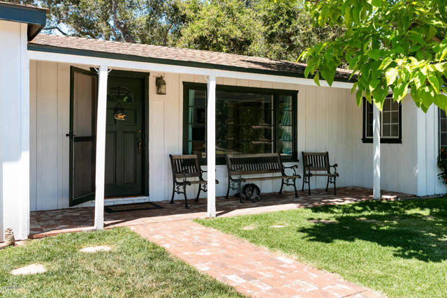 250 Verde Oak Drive, Oak View CA: https://media.crmls.org/mediaz/52bd40ae-9bed-41fe-9da5-c3f86ee59b19.jpg