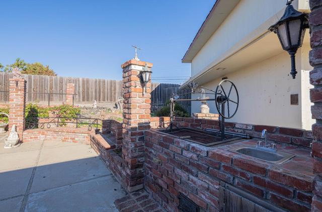 1527 Atherton Way, Salinas CA: https://media.crmls.org/mediaz/52be0d71-dfd4-4a8c-a78f-e86e60c8341b.jpg